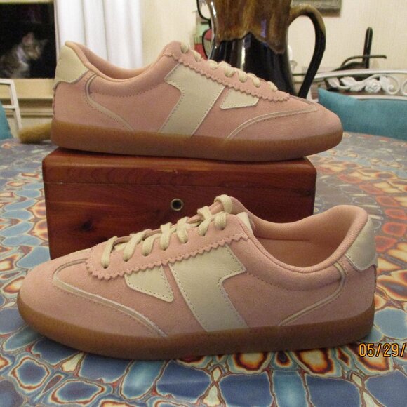 Collins Lace-up Sneakers - Picture 2 of 11